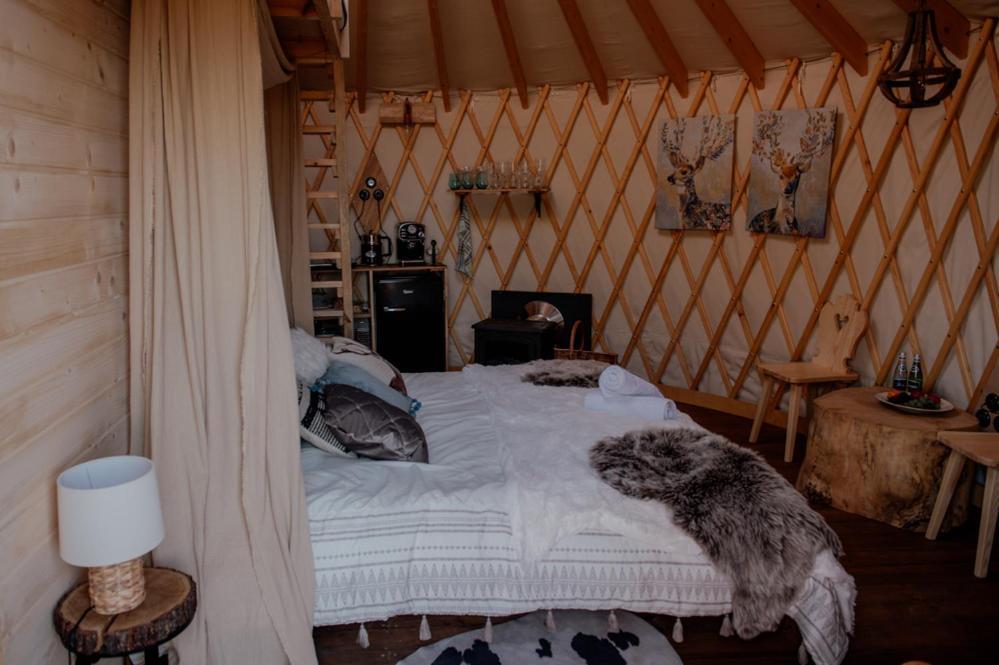 Jurty Z Widokiem, Prywatna Balia- Dzikolas Glamping Krasnobród المظهر الخارجي الصورة